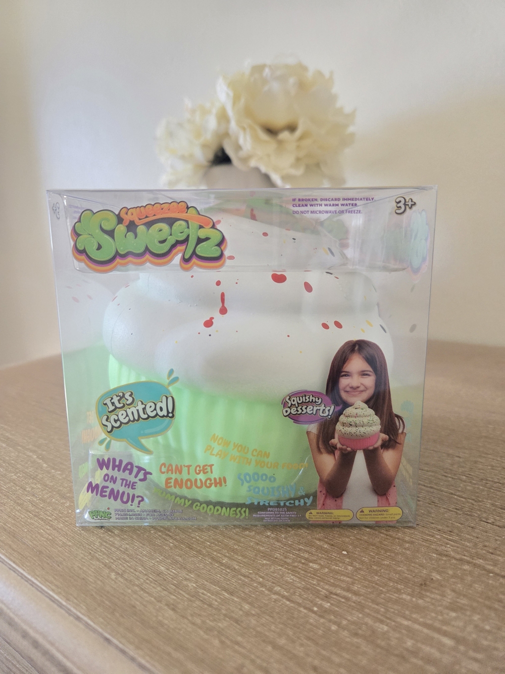 Squeeze Sweetz Scented Squishy  Cupcake -